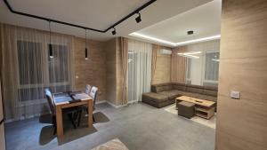 a living room with a table and a couch at Apartman Nadja in Šabac