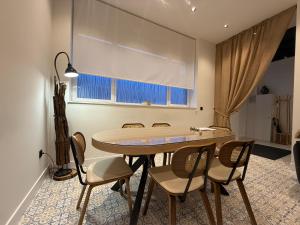 a dining room with a table and chairs and a window at Alojamiento EL ESPOLON in Alba de Tormes +10 photos