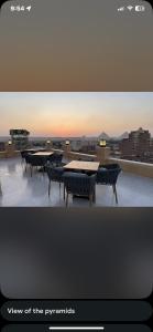 a view of a rooftop with tables and benches at Khufu pyramids boutique hotel in ‘Ezbet `Abd el-Ḥamîd