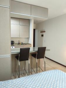 a kitchen with two chairs and a counter top at Alojamiento Premium en Pichincha in Laprida