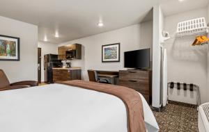 a hotel room with a bedroom with a bed and a tv at My Place Hotel-Phoenix East Mesa, AZ in Mesa