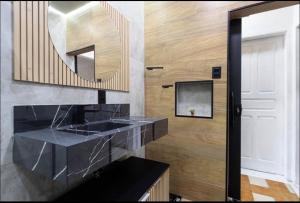 a bathroom with a black sink and a mirror at Espaço do Imperador in Petrópolis +28 photos