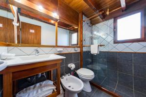 a bathroom with a sink and a toilet and a sink at Mirando al Sur in San Carlos de Bariloche +33 photos