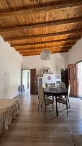 a dining room with a table and chairs at LA FACUNDA in San Francisco del Monte de Oro