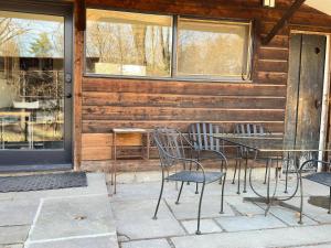 a table and chairs in front of a building at Fiber Artist's Studio in Woodstock
