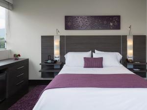 Voodi või voodid majutusasutuse Hotel bh El Poblado toas