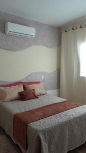 a bedroom with a large bed with a window at Casa Sol in Cabo de Santo Agostinho