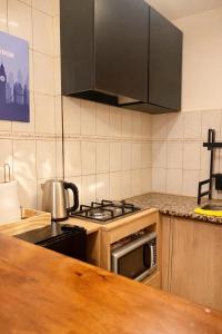 a kitchen with a stove and a counter top at Dpto SAN MARTIN in Azul