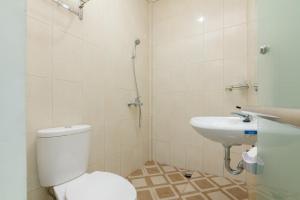 a bathroom with a toilet and a sink at Urbanview Hotel AnD Lampung by RedDoorz in Lampung +22 photos