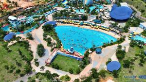 an overhead view of a large pool at a water park at Phan Thiết Nova World Malibu 2 Villa in Phan Thiet