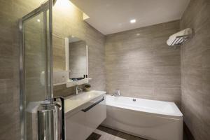 Koupelna v ubytování Watergate Boutique Hotel