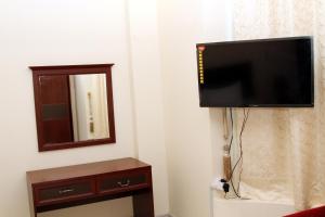 TV a/nebo společenská místnost v ubytování Dar Al Khaleej Hotel Apartments