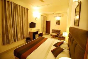 TV a/nebo společenská místnost v ubytování Hotel Parkway Deluxe + 37 fotografií