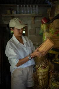 a woman in a hat holding a basket at Umah Lusa in Munduk +216 photos