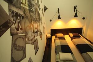 Cama o camas de una habitación en Timber Town Apartment