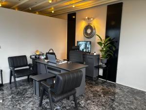 an office with chairs and a desk with a laptop at TRABZON ınn REZİDANS in Trabzon
