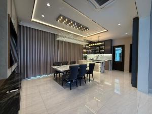 a dining room and kitchen with a table and chairs at Luxury house for rent near Suvarnabhumi Airport in Sathani Lat Krabang