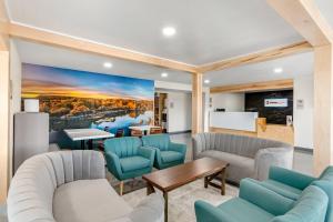a living room with couches and a table at Clarion Pointe Prescott Valley in Prescott Valley