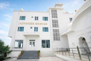 Jaswinder Bhawan - By The Ganges photo 6