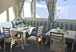 Veitingastaður eða matsölustaður á Chalet Schneekristall +37 myndir