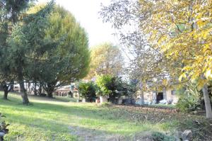 Ein Garten an der Unterkunft Cascina with Swimmingpool