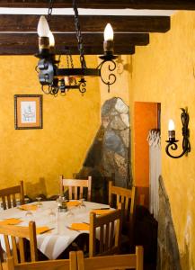 A restaurant or other place to eat at Hostal El Bodegon