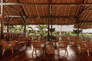 a restaurant with chairs and a table with a potted plant at Vanila Hotel & Spa in Ambaro