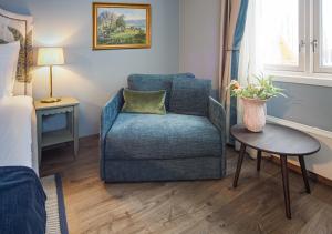 a living room with a chair and a table at Hotel Breiseth in Lillehammer