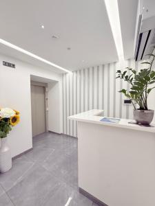 an office with a white counter and a plant at Gold Center Funchal 101 in Funchal