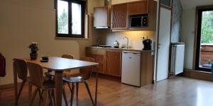 a kitchen with a table and a table and chairs at Klik Klak Studio in Bornem