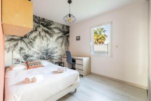 a bedroom with a bed and a desk and a window at Nouveau ! Bulle d'air - Maison avec piscine in Bouaye
