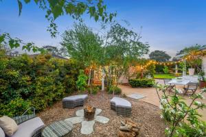 a backyard with a table and chairs and a tree at Spring Hill Holiday Units - Queenscliff in Queenscliff