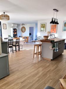 a living room with a kitchen and a dining room at Gîte Kerbrieres - entre Mer-et-Brière in Assérac +8 photos