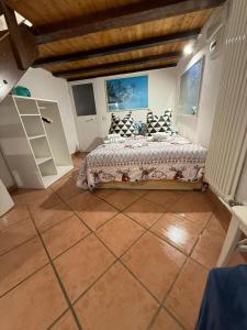 a bedroom with a bed with pillows on it at Il Soppalco in Corniglia