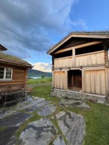 a log cabin with a table in front of it at Gunhild-stugu in Skogbygd