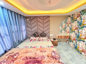 a bedroom with a large bed in a room at Hotel Sahil - City Center, LalChowk in Srinagar