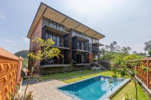 an exterior view of a house with a swimming pool at Sathkara Resort Ella in Ella