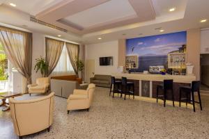 a living room with a bar and a kitchen at Sisters Hotel in Piano di Sorrento
