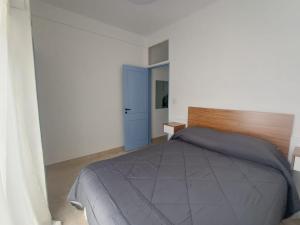 a bedroom with a bed and a blue door at San bernardo ll in San Bernardo