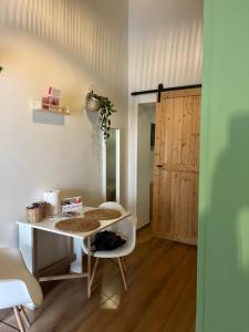 a room with a desk and a table and a door at Piazzetta Degli Innamorati in Bari