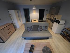 a living room with a couch and a kitchen at L'Orée du bois in Membre