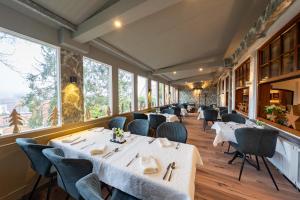 a restaurant with tables and chairs and large windows at Hotel Am Schloss *** Superior in Tübingen