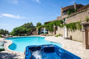 a boat in a swimming pool in a house at Villa le repaire in Ramatuelle