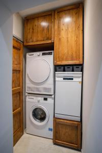 a laundry room with a washing machine and a washer at 9 Studio Flat in Victoria