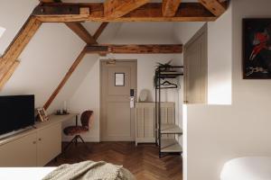 a room with white walls and wooden beams at Adam Downtown in Amsterdam