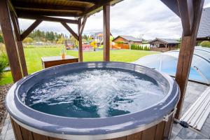 a large tub of water in a yard at Drevenica pod Sitieňom 2 in Svätý Kríž