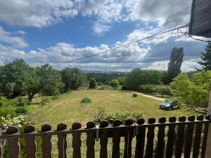 a view of a yard from a fence at LídRind porta in Zalaszentgrót