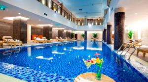 Bazén v ubytování Galaxy minyoun Chengdu Hotel nebo v jeho okolí