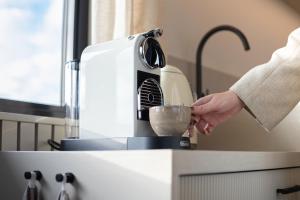 a person is mixing something in a blender at Seinhuis Post VI in Amersfoort