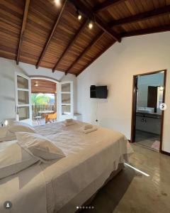 a bedroom with a large bed in a room at Pousada Caminho Das Cachoeiras in Sao Jorge